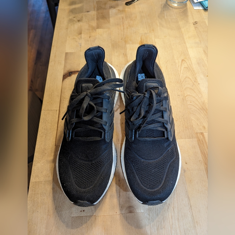Adidas Ultraboost 22 Size 9 Women's Sneakers